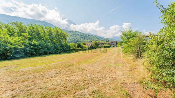 terreno edificabile in vendita a Colico in zona Curcio