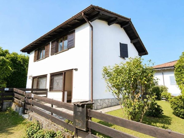 casa indipendente in vendita a Colico in zona Curcio