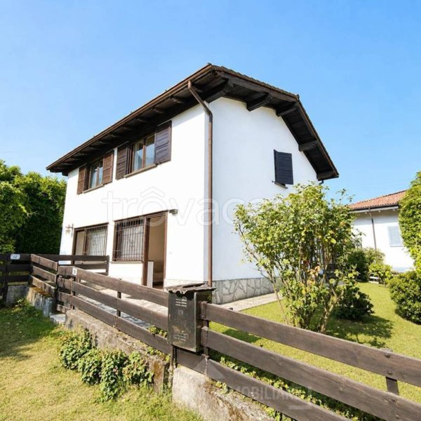 casa indipendente in vendita a Colico in zona Curcio