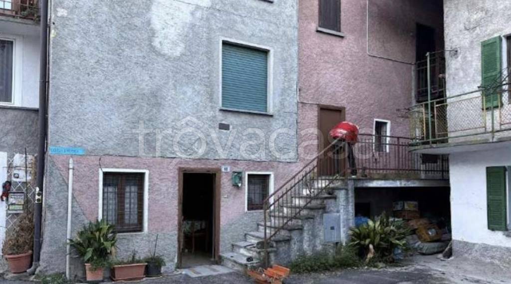 casa indipendente in vendita a Colico in zona Curcio