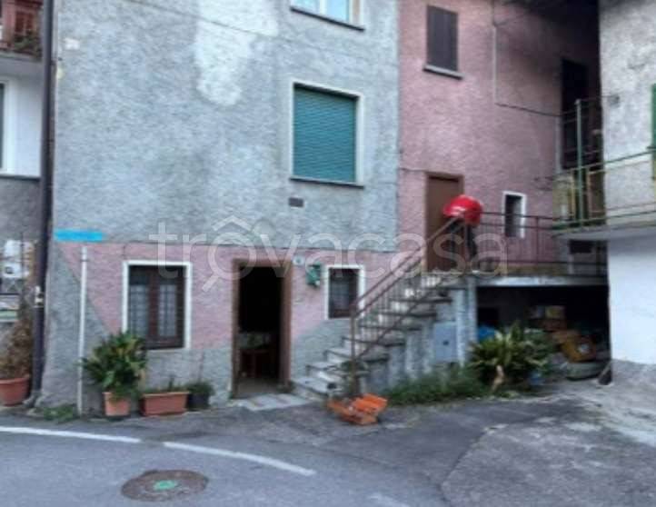 appartamento in vendita a Colico in zona Curcio