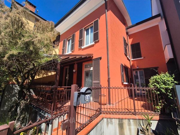 casa indipendente in vendita a Colico in zona Villatico
