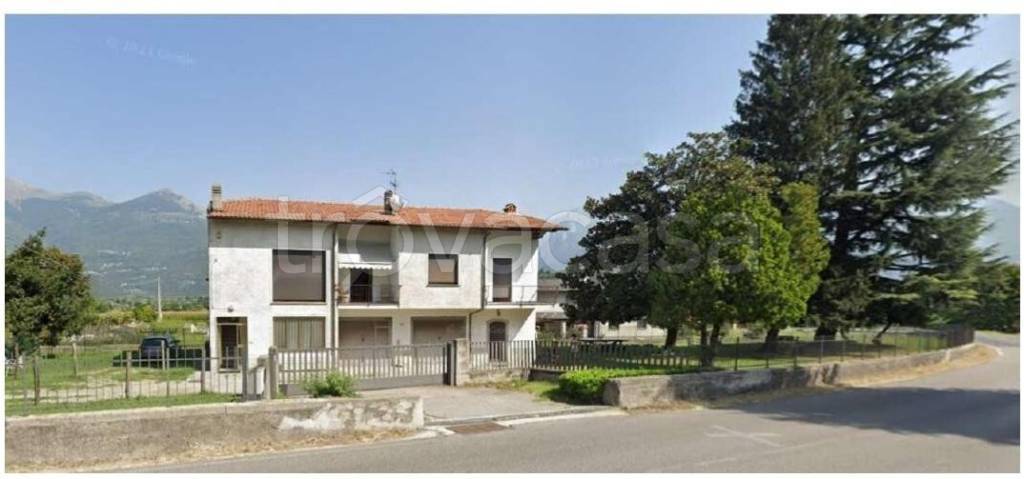 locale di sgombero in vendita a Colico in zona Curcio
