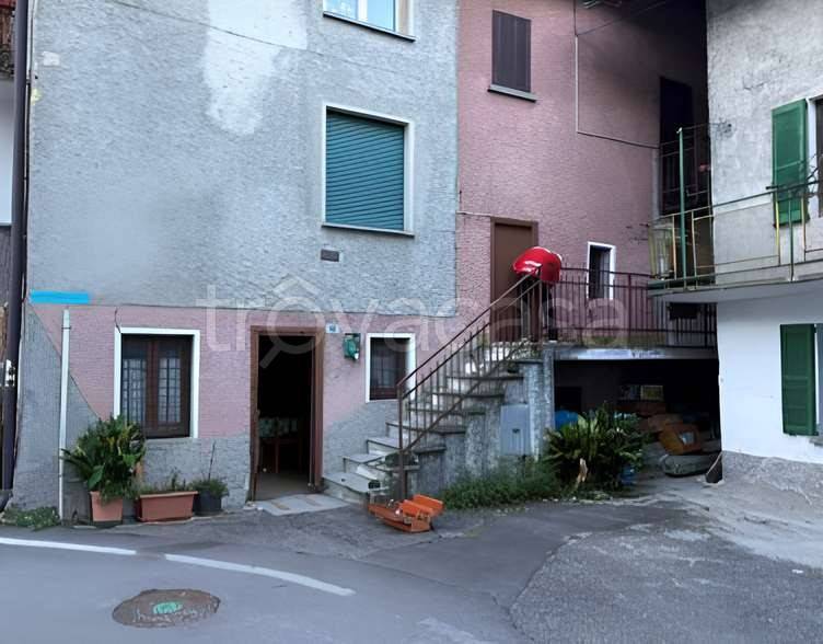 appartamento in vendita a Colico in zona Curcio
