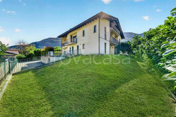 appartamento in vendita a Colico in zona Curcio