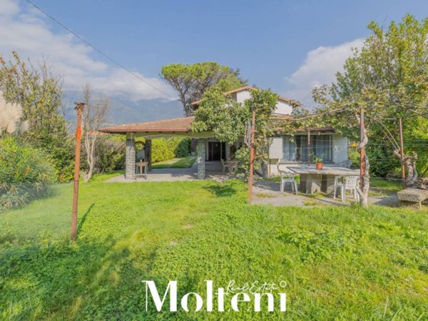 casa indipendente in vendita a Colico in zona Curcio