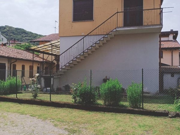 casa indipendente in vendita a Colle Brianza in zona Nava