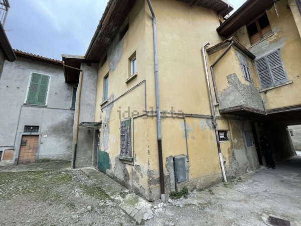 appartamento in vendita a Colle Brianza in zona Cagliano