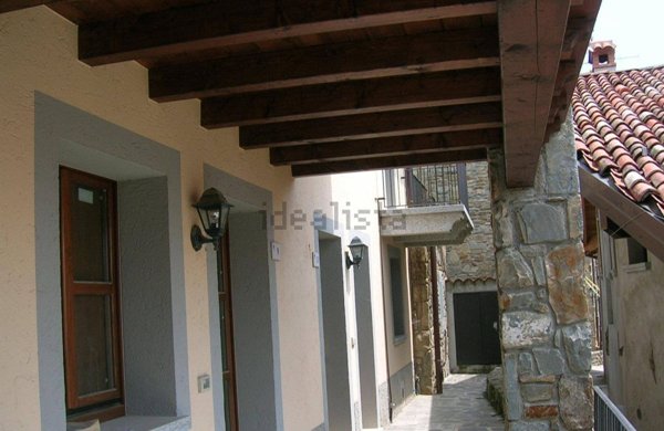 appartamento in vendita a Colle Brianza in zona Campsirago