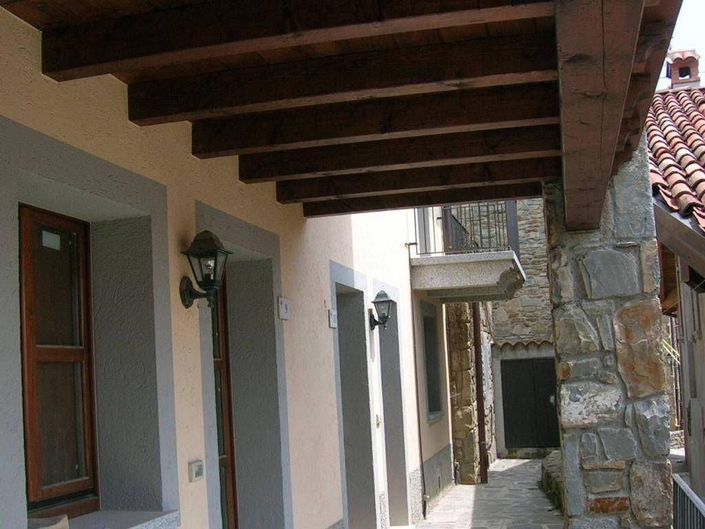 appartamento in vendita a Colle Brianza in zona Campsirago