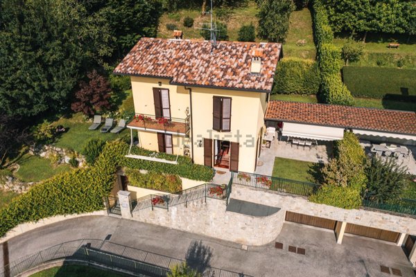 appartamento in vendita a Colle Brianza
