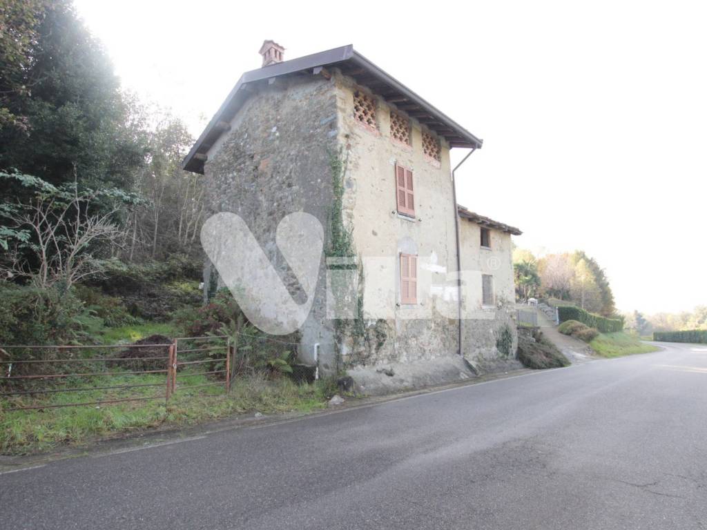 casa indipendente in vendita a Colle Brianza in zona Nava