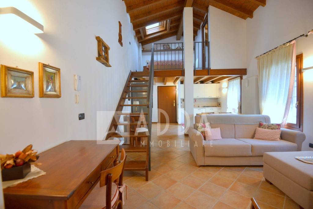 casa indipendente in vendita a Colle Brianza in zona Ravellino