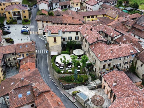 negozio in vendita a Colle Brianza in zona Nava