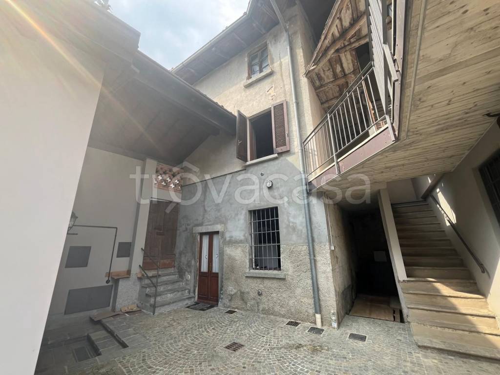 appartamento in vendita a Colle Brianza in zona Ravellino