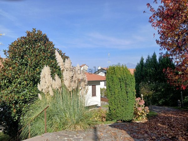 casa indipendente in vendita a Colle Brianza in zona Ravellino