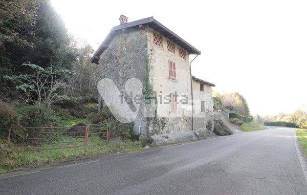 appartamento in vendita a Colle Brianza in zona Ravellino