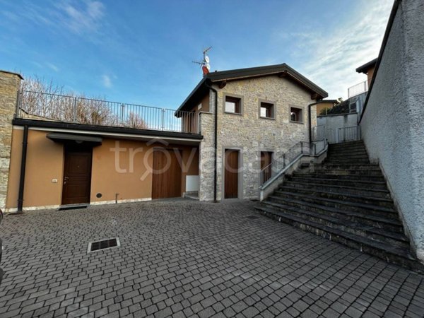 appartamento in vendita a Colle Brianza in zona Giovenzana