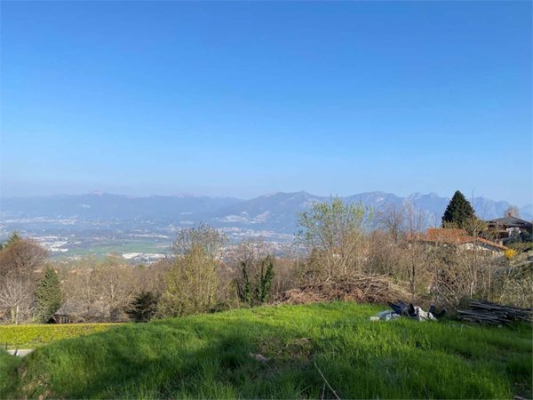 terreno edificabile in vendita a Colle Brianza in zona Scerizza