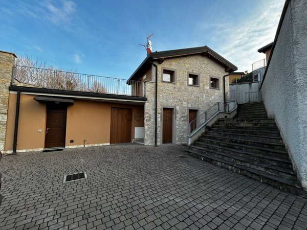 appartamento in vendita a Colle Brianza in zona Giovenzana