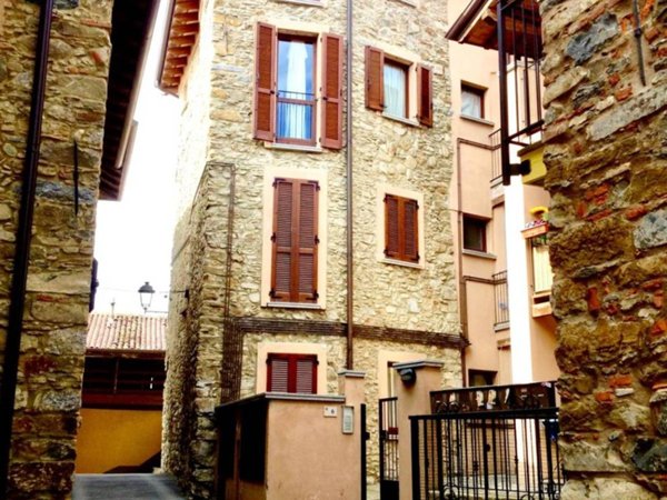 appartamento in vendita a Colle Brianza in zona Ravellino