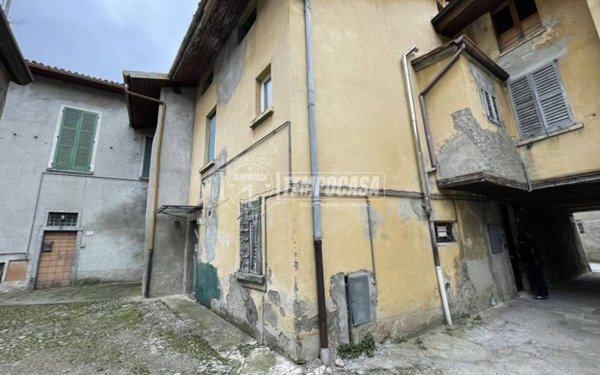 casa indipendente in vendita a Colle Brianza in zona Ravellino