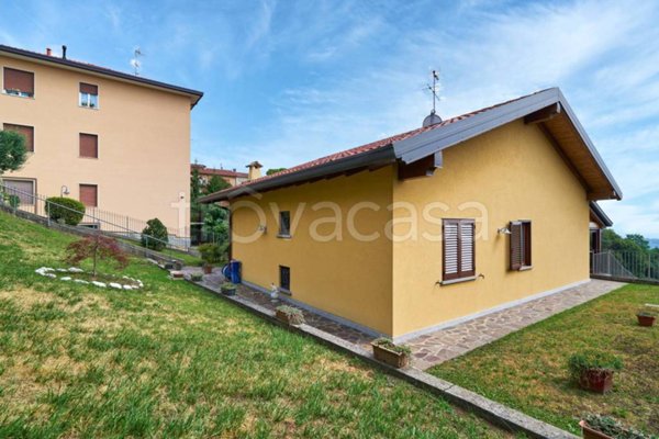 casa indipendente in vendita a Colle Brianza in zona Giovenzana