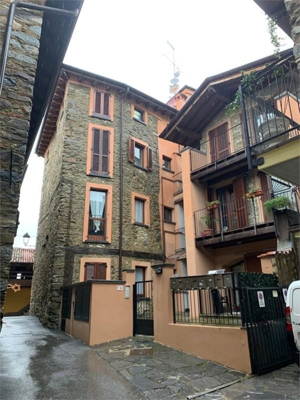 appartamento in vendita a Colle Brianza in zona Ravellino