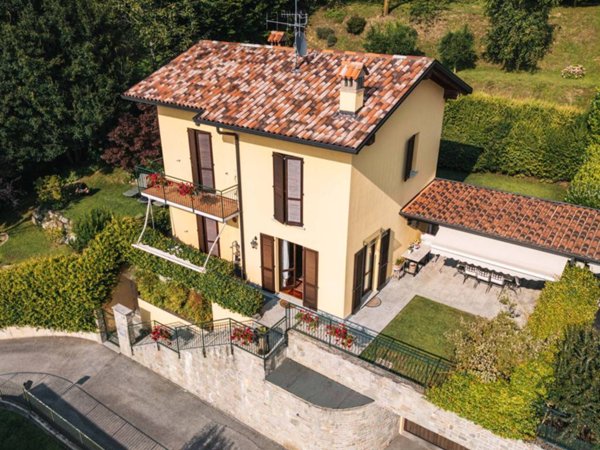 casa indipendente in vendita a Colle Brianza in zona Ravellino