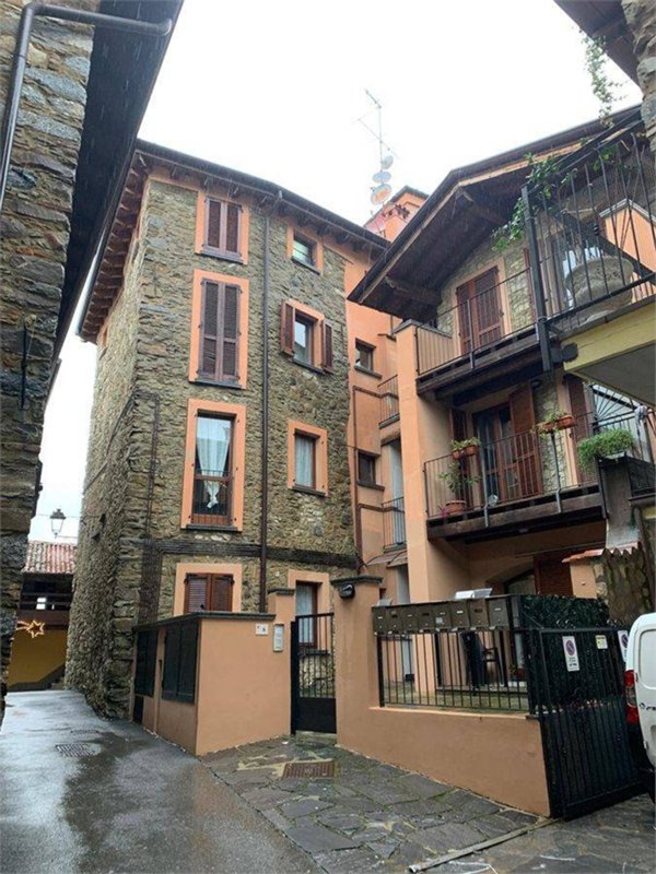 appartamento in vendita a Colle Brianza in zona Ravellino