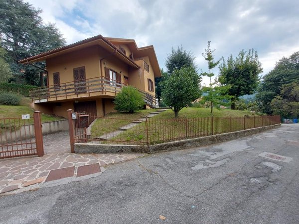 casa indipendente in vendita a Colle Brianza in zona Nava