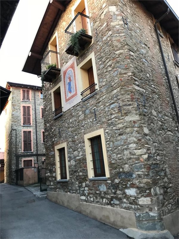 appartamento in vendita a Colle Brianza in zona Ravellino