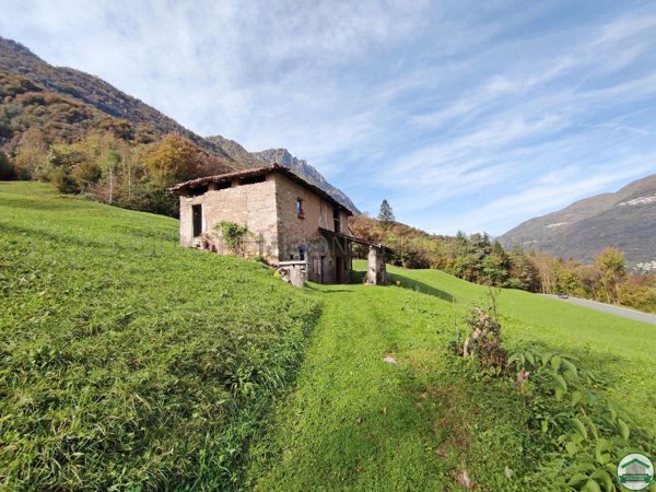 casale in vendita a Cortenova