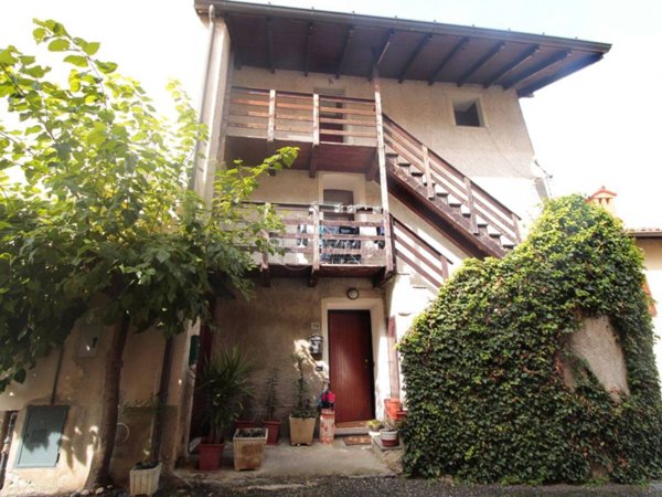 appartamento in vendita a Costa Masnaga