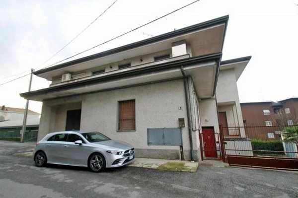 casa indipendente in vendita a Costa Masnaga