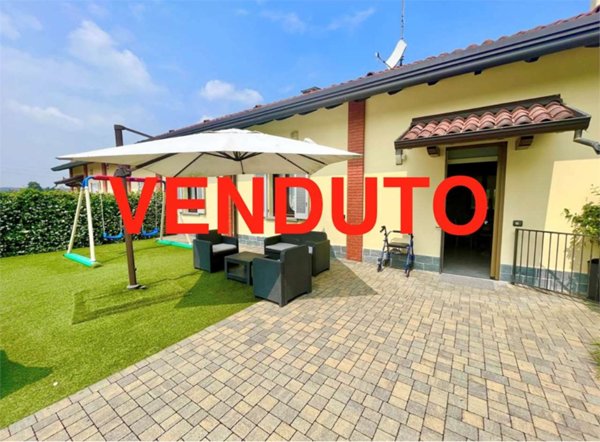 casa indipendente in vendita a Costa Masnaga