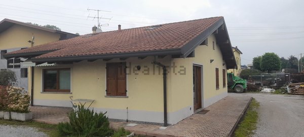 casa indipendente in vendita a Costa Masnaga