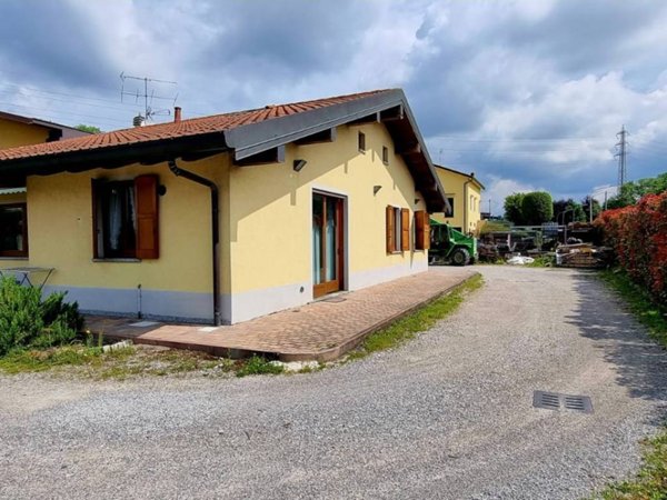 casa indipendente in vendita a Costa Masnaga