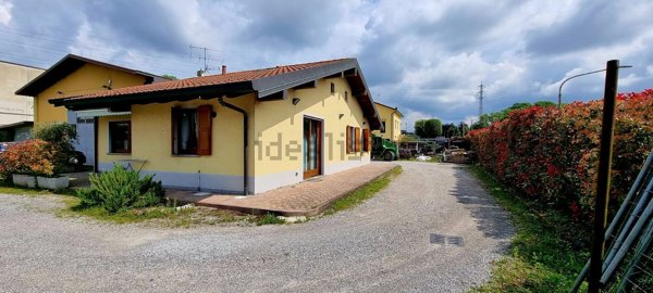 casa indipendente in vendita a Costa Masnaga