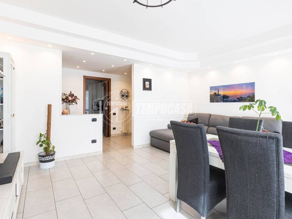 appartamento in vendita a Costa Masnaga