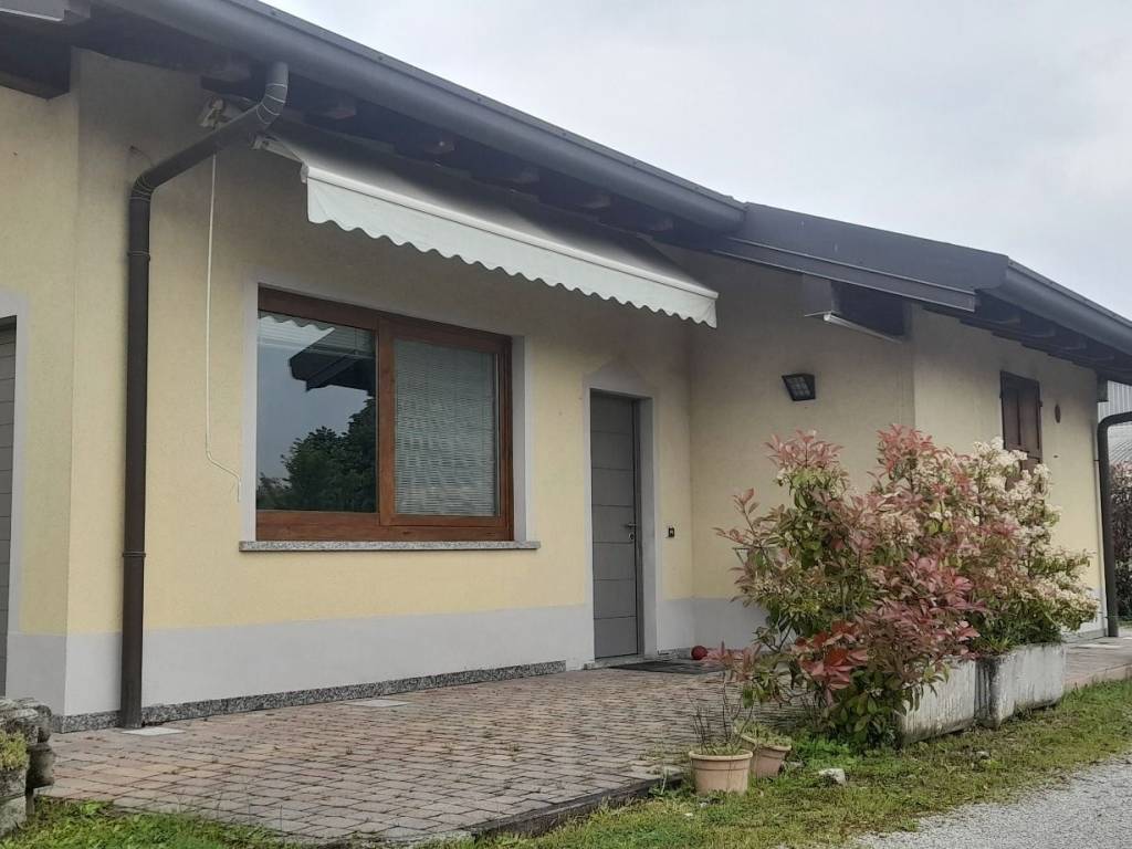 casa indipendente in vendita a Costa Masnaga