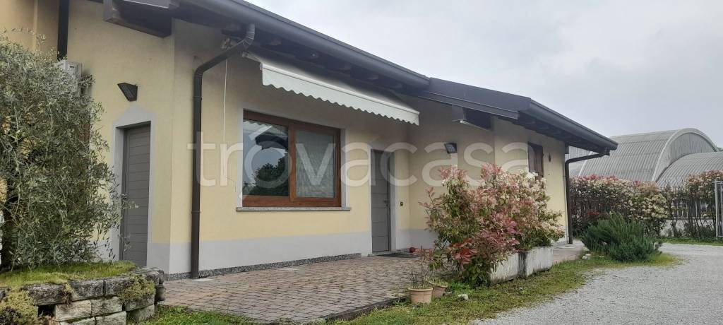 casa indipendente in vendita a Costa Masnaga