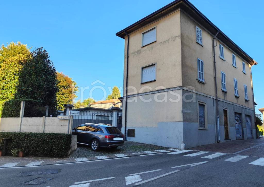 appartamento in vendita a Costa Masnaga