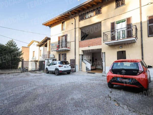 appartamento in vendita a Costa Masnaga