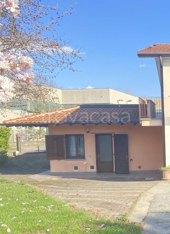 appartamento in vendita a Costa Masnaga