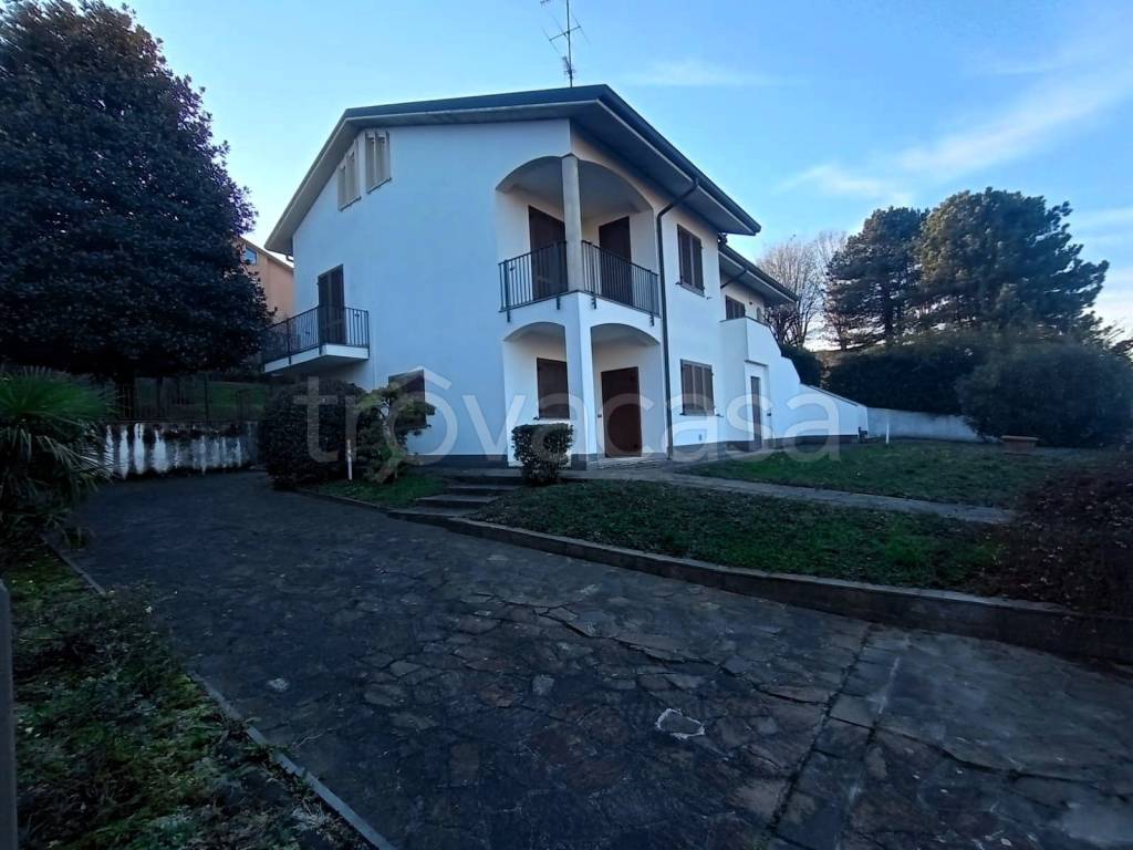 casa indipendente in vendita a Costa Masnaga