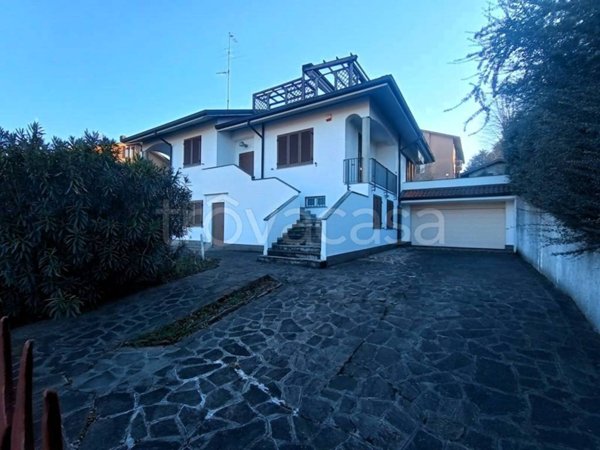 casa indipendente in vendita a Costa Masnaga