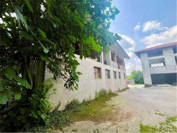 locale commerciale in vendita a Costa Masnaga