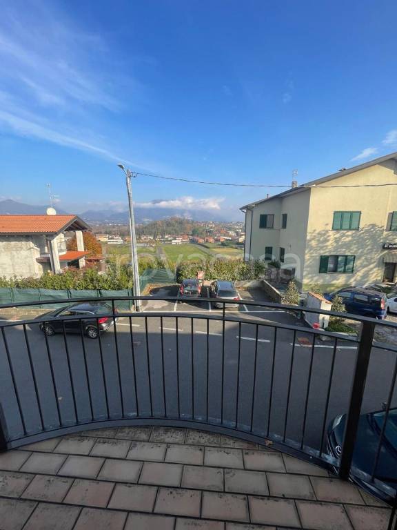 appartamento in vendita a Costa Masnaga