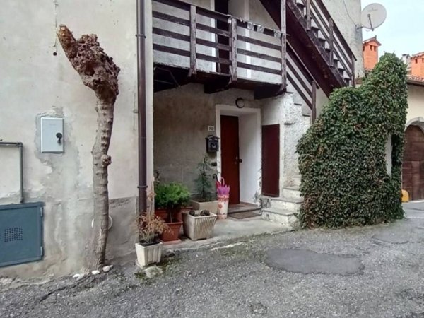 appartamento in vendita a Costa Masnaga